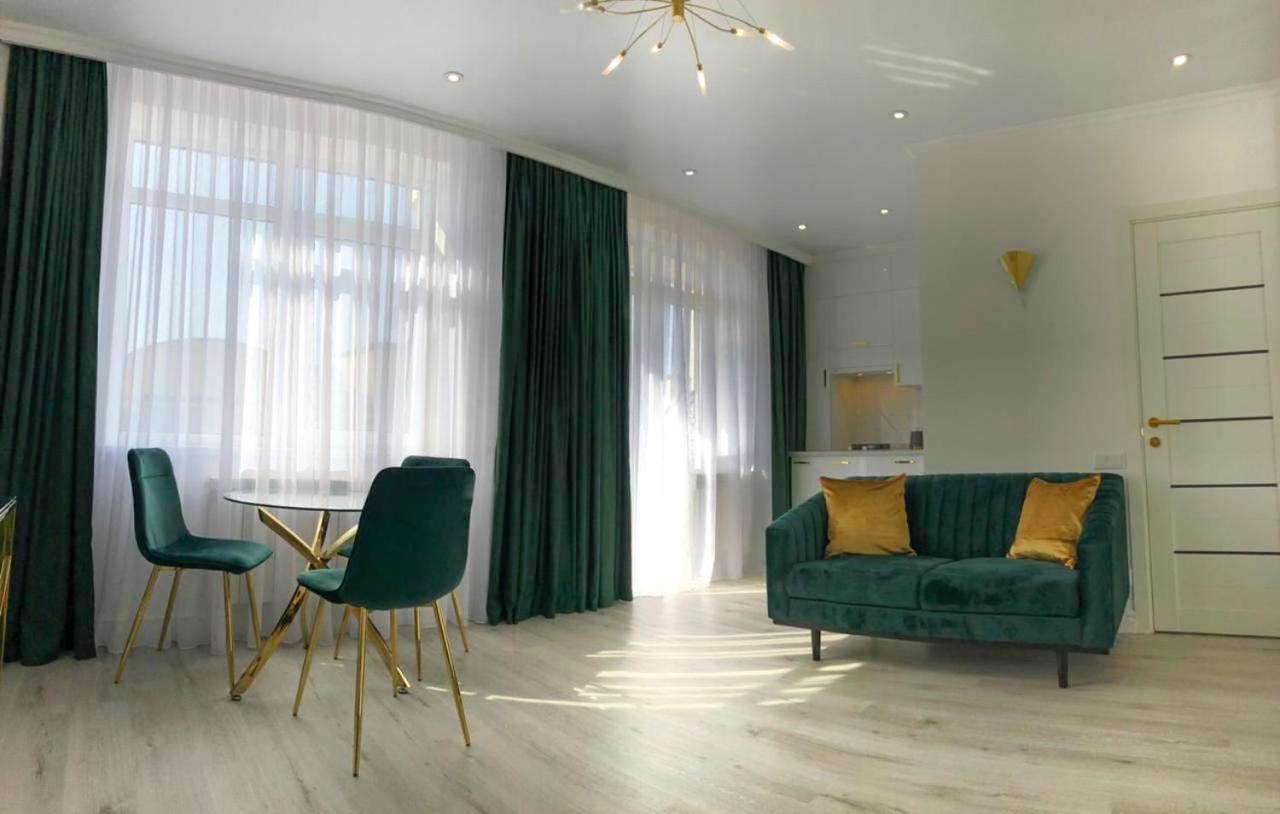 Luxury Emerald Apartments Irpin Eksteriør bilde