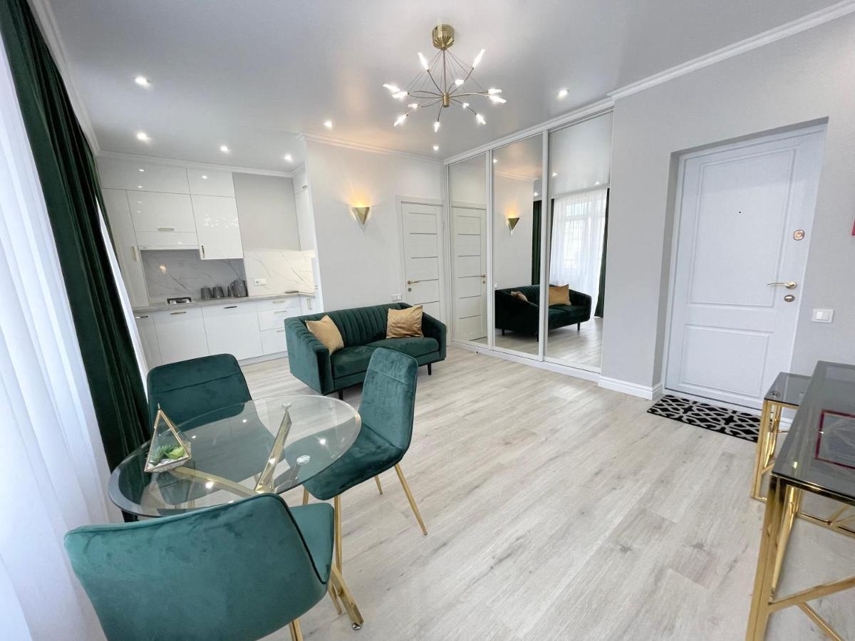 Luxury Emerald Apartments Irpin Eksteriør bilde