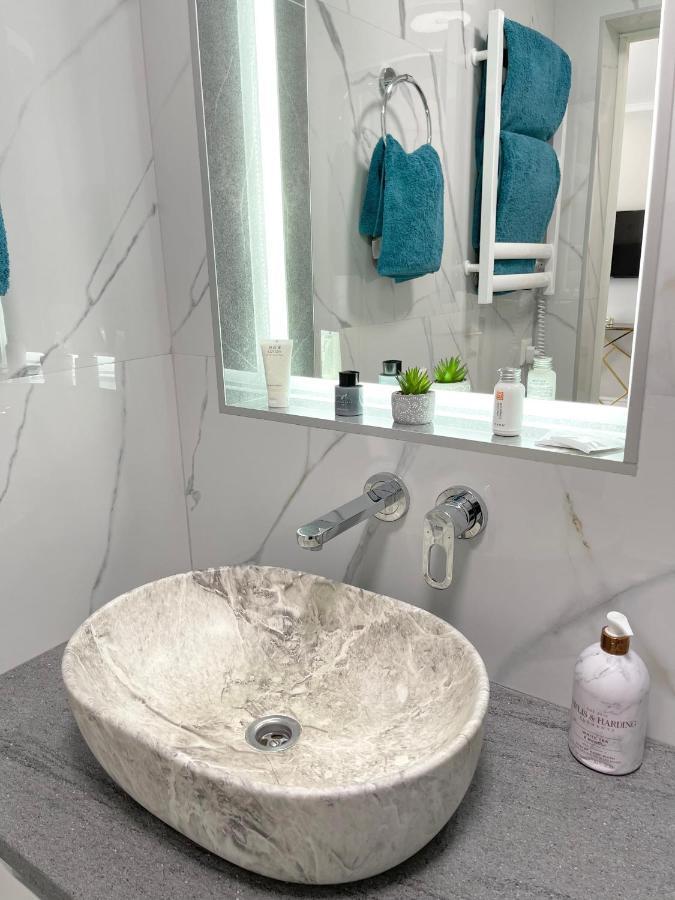 Luxury Emerald Apartments Irpin Eksteriør bilde